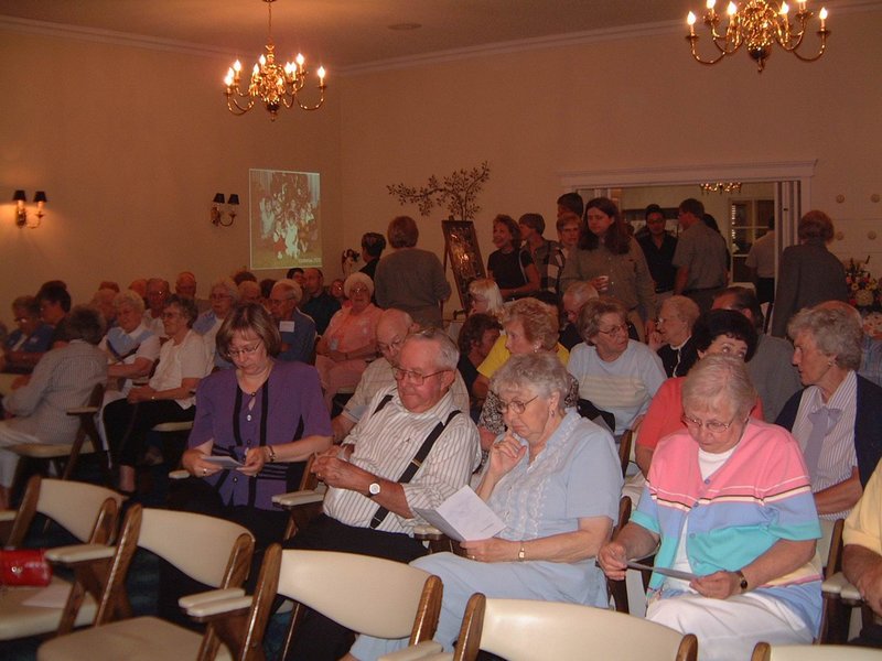 2004/07(July)/05(Mothers-Funeral)/800x600_2004-07-28 19-56-14.JPG